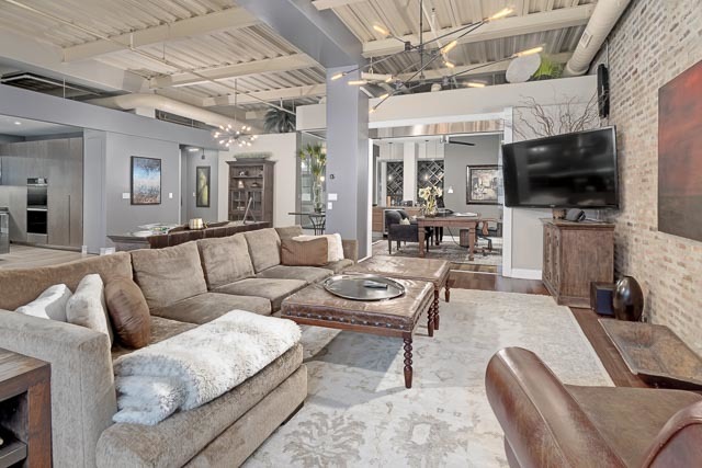 152 W Huron Street 5