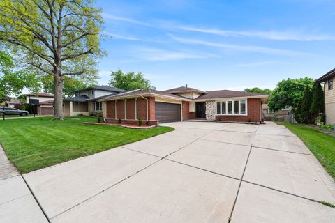 Tiny photo for 10403 Broadmoor Drive, Palos Hills, IL 60465 (MLS # 12634048)