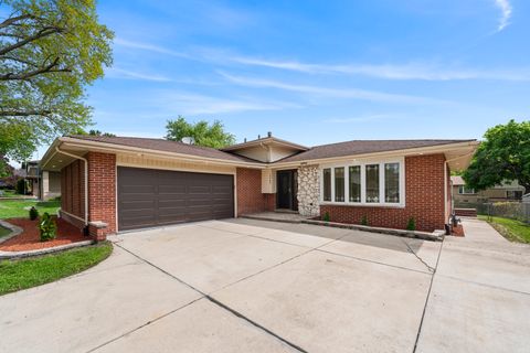 Photo of 10403 Broadmoor Drive, Palos Hills, IL 60465 (MLS # 12634048)