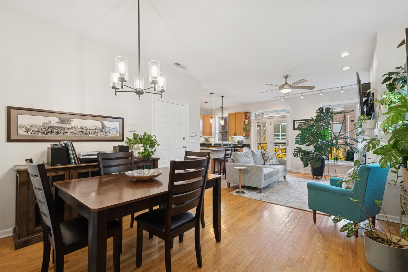 2317 W Belmont Avenue 2