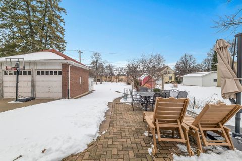 Tiny photo for 17 S Maple Street, Mount Prospect, IL 60056 (MLS # 12563601)