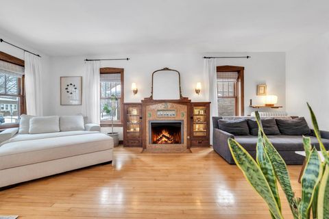 Tiny photo for 17 S Maple Street, Mount Prospect, IL 60056 (MLS # 12563601)