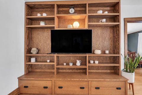 Tiny photo for 17 S Maple Street, Mount Prospect, IL 60056 (MLS # 12563601)