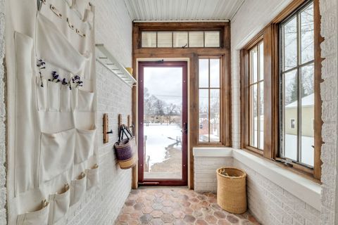 Tiny photo for 17 S Maple Street, Mount Prospect, IL 60056 (MLS # 12563601)