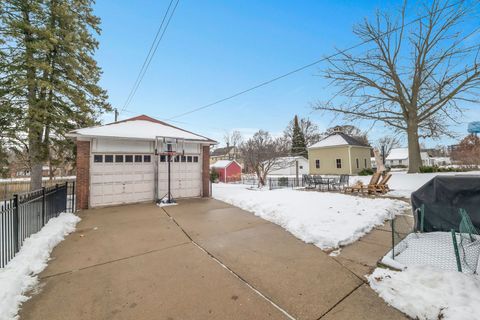 Tiny photo for 17 S Maple Street, Mount Prospect, IL 60056 (MLS # 12563601)
