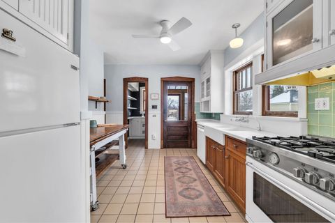 Tiny photo for 17 S Maple Street, Mount Prospect, IL 60056 (MLS # 12563601)