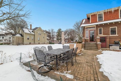 Tiny photo for 17 S Maple Street, Mount Prospect, IL 60056 (MLS # 12563601)