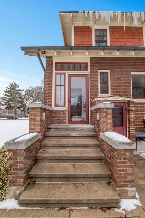 Tiny photo for 17 S Maple Street, Mount Prospect, IL 60056 (MLS # 12563601)