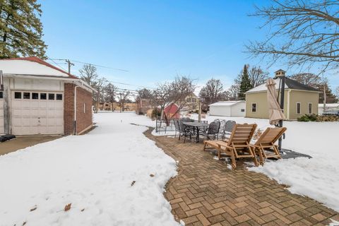 Tiny photo for 17 S Maple Street, Mount Prospect, IL 60056 (MLS # 12563601)