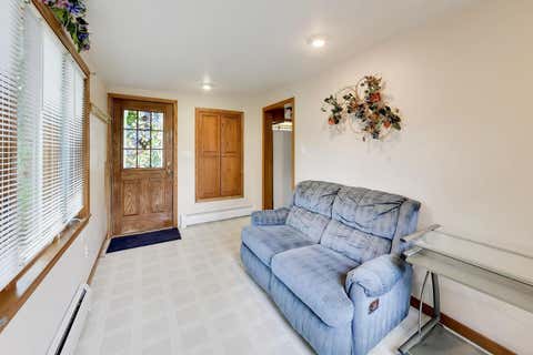 Tiny photo for 671 S 5th Avenue, Des Plaines, IL 60016 (MLS # 12675082)