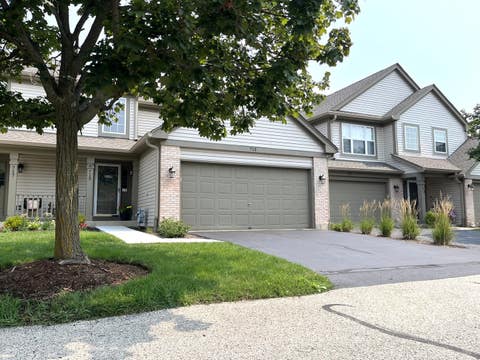 Photo of 715 SYCAMORE Court, Lindenhurst, IL 60046 (MLS # 12729897)