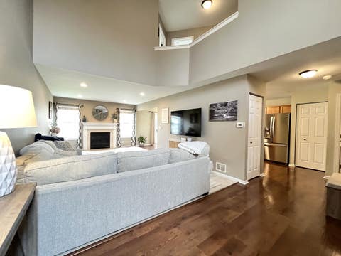 Tiny photo for 715 SYCAMORE Court, Lindenhurst, IL 60046 (MLS # 12729897)