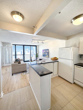 10 E ONTARIO Street 3912