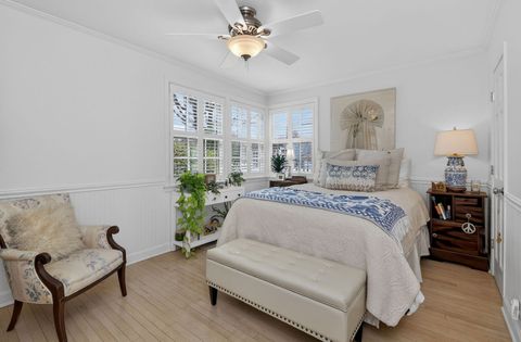 Tiny photo for 284 Chesterfield Avenue, Glen Ellyn, IL 60137 (MLS # 12623895)