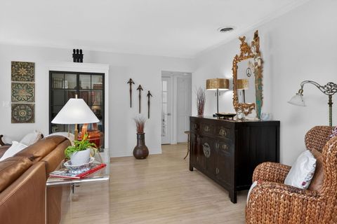 Tiny photo for 284 Chesterfield Avenue, Glen Ellyn, IL 60137 (MLS # 12623895)