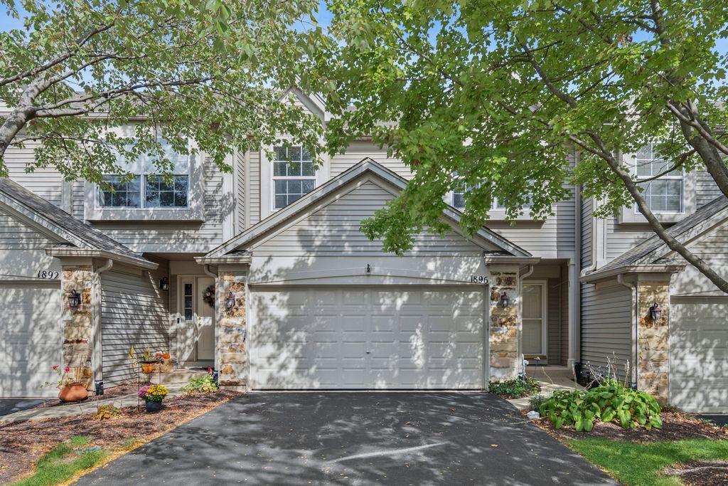 Photo for 1896 Sedgewood Avenue, Aurora, IL 60503 (MLS # 12497313)