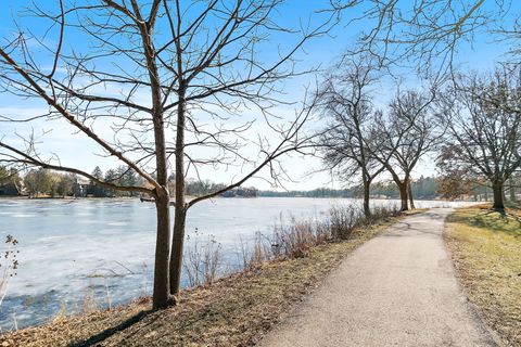 Tiny photo for 709 Woodbridge Court #709, Lake Barrington, IL 60010 (MLS # 12579970)