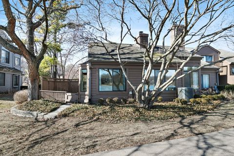 Tiny photo for 709 Woodbridge Court #709, Lake Barrington, IL 60010 (MLS # 12579970)