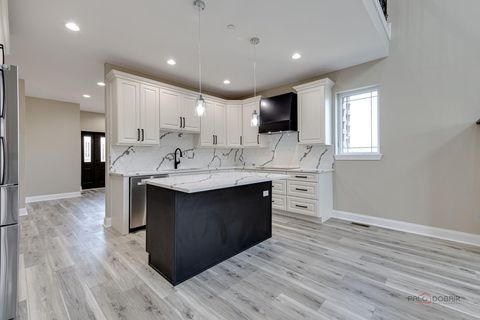 Tiny photo for 182 Eli Court, Des Plaines, IL 60016 (MLS # 12329092)