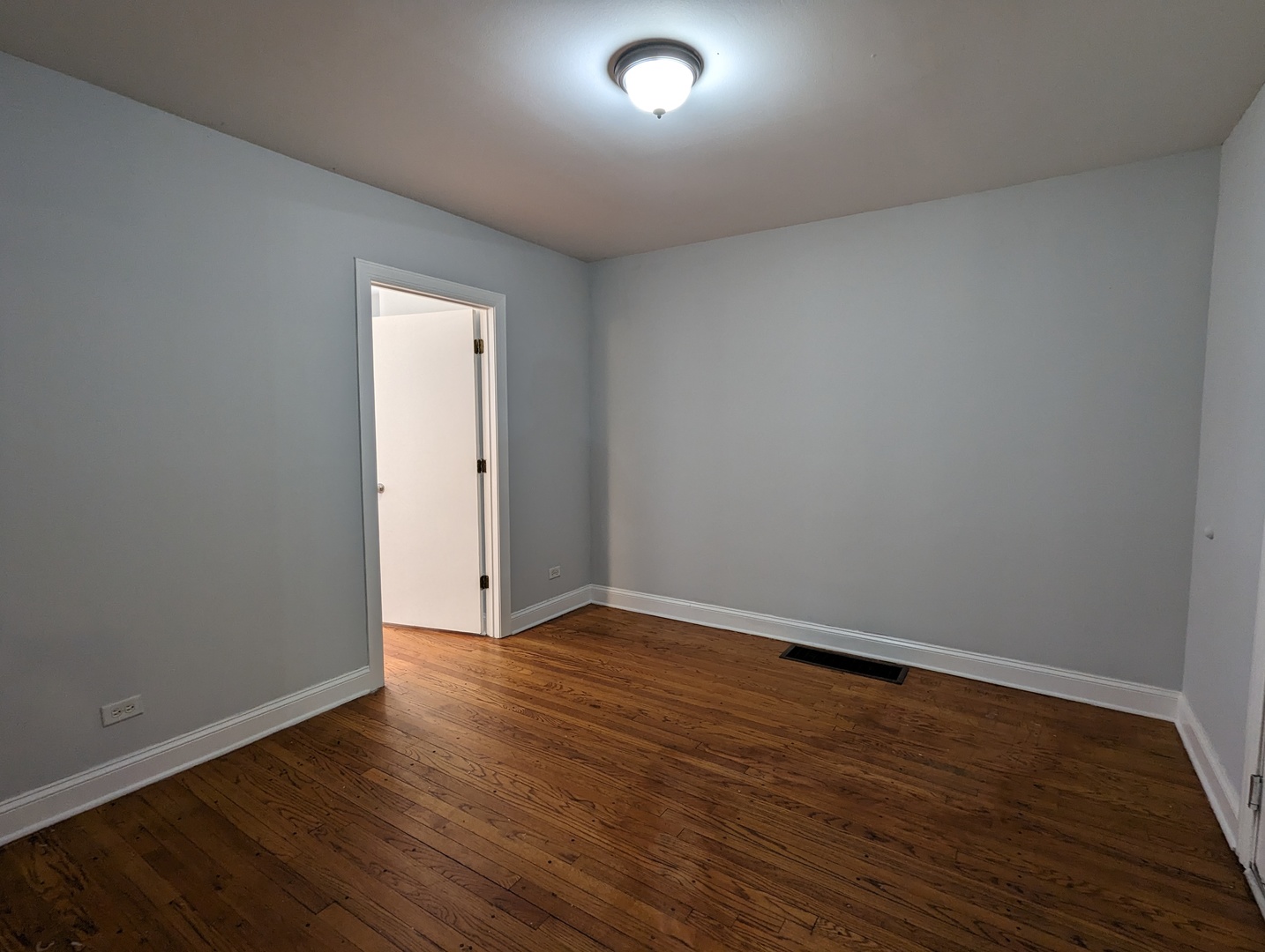 5029 N HARDING Avenue 1W