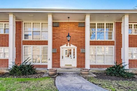 1777 Dewes Street E Glenview IL 60025