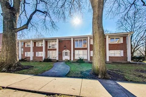 Tiny photo for 1777 Dewes Street #E, Glenview, IL 60025 (MLS # 12560595)