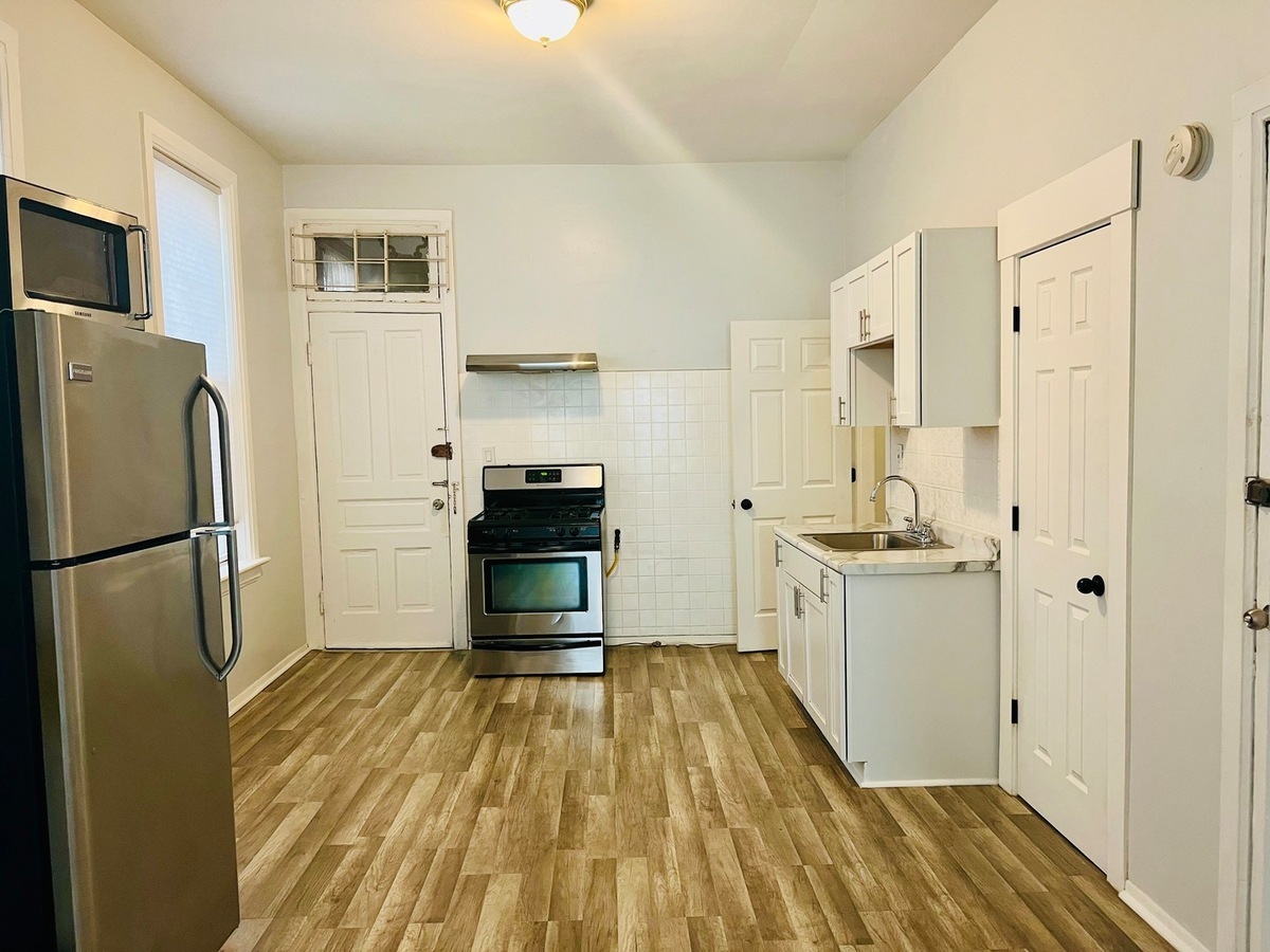 920 N WOLCOTT Avenue 2F