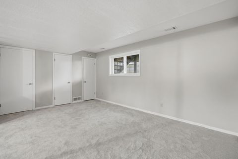 Tiny photo for 4415 Montclair Court, Bettendorf, IA 52722 (MLS # 12714867)