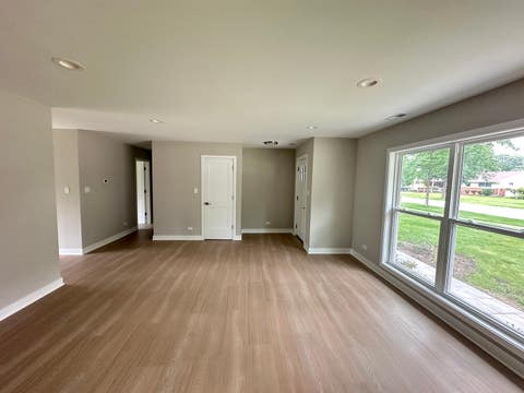 Tiny photo for 38 Evergreen Street, Elk Grove Village, IL 60007 (MLS # 12732775)