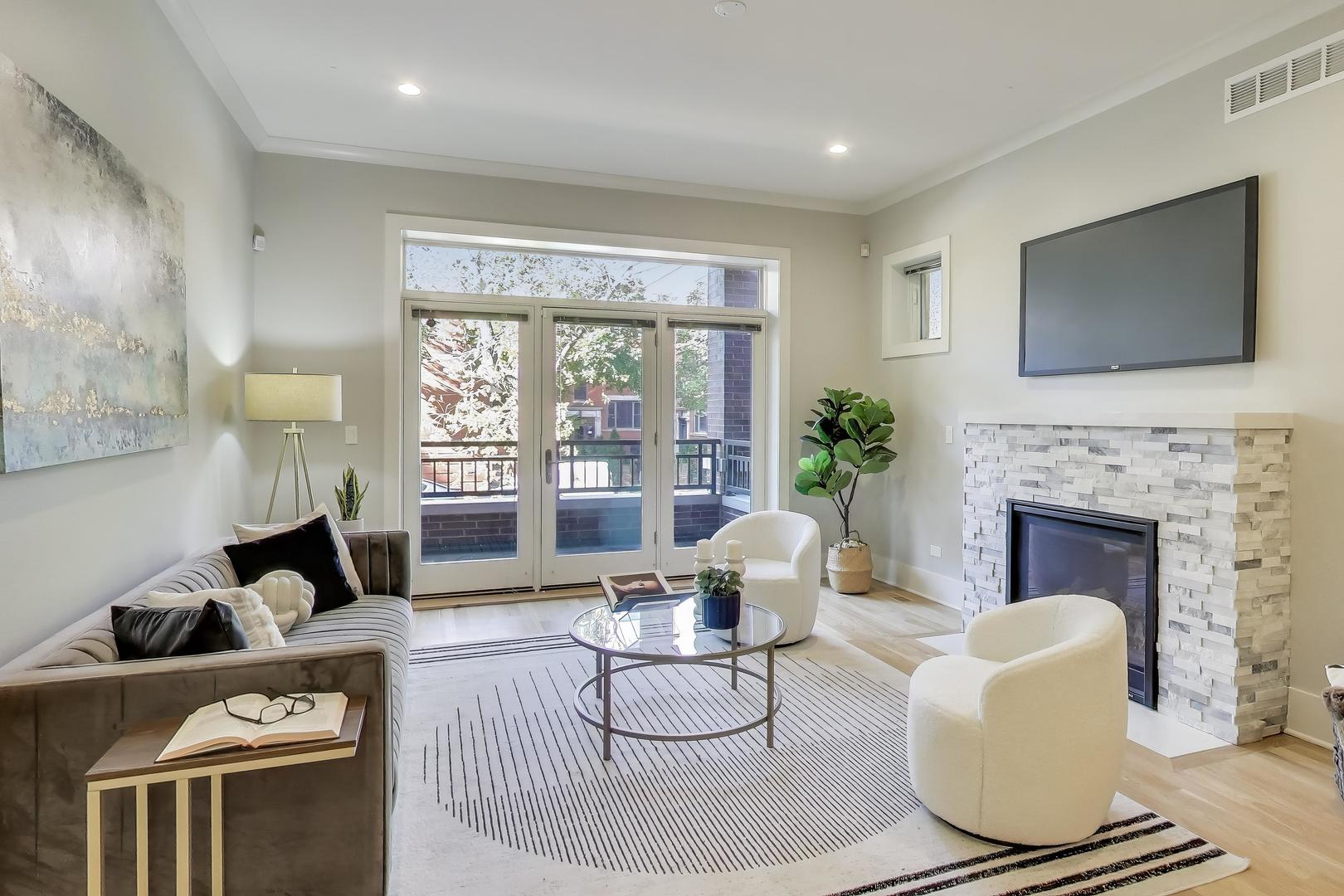 4135 N Kenmore Avenue 1S