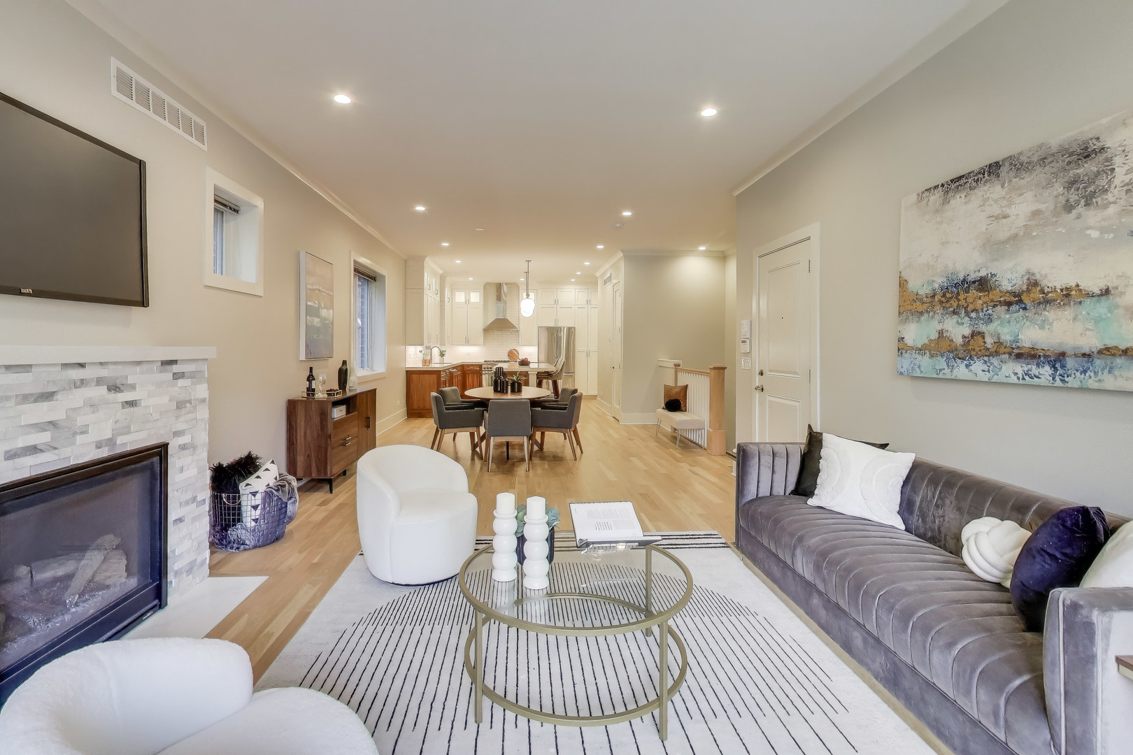 4135 N Kenmore Avenue 1S