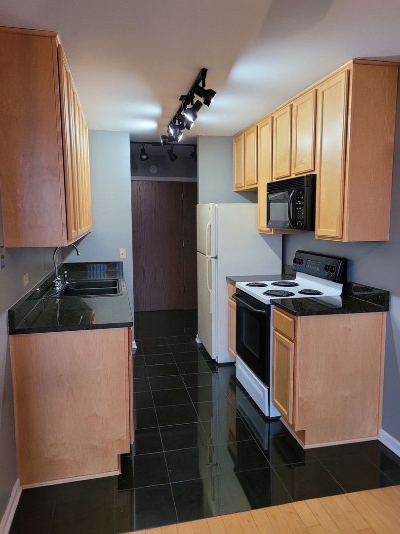 6000 Oakwood Drive 6H