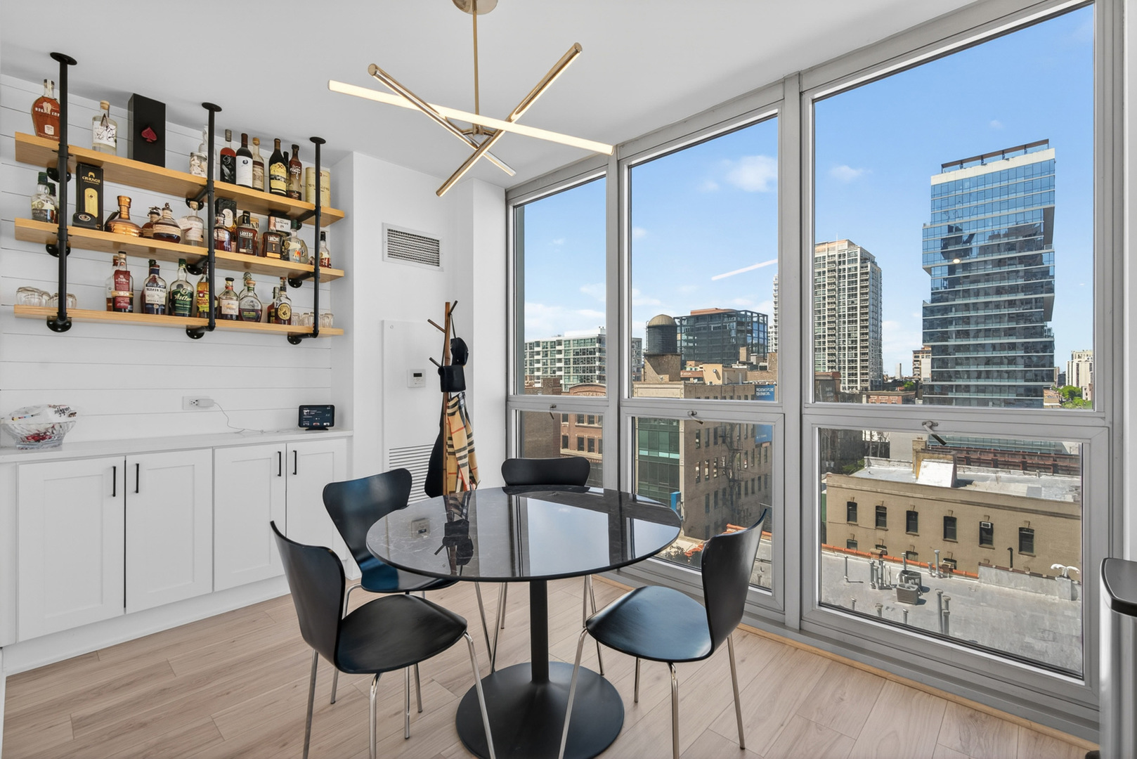 200 W Grand Avenue 806