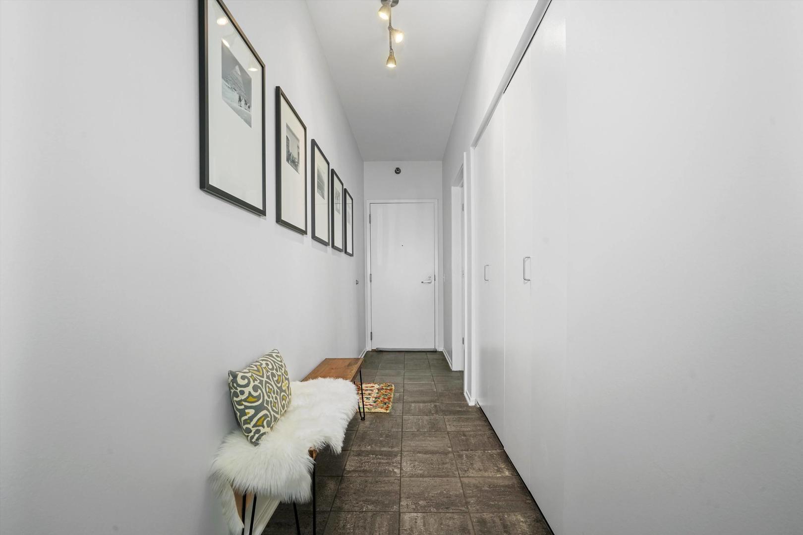 330 N Jefferson Street 1805