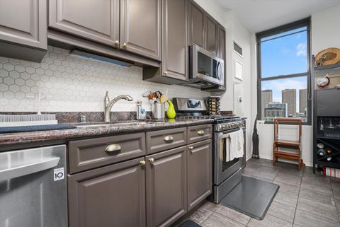Tiny photo for 330 N Jefferson Street #1805, Chicago, IL 60661 (MLS # 12620407)