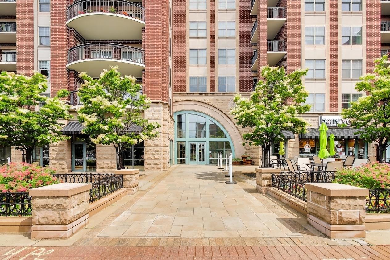 44 N VAIL Avenue 213