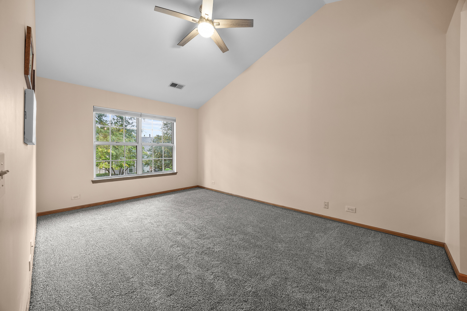 Schaumburg, Illinois 60193, United States, 2 Bedrooms Bedrooms, ,2 BathroomsBathrooms,Residential,Contingent,217598