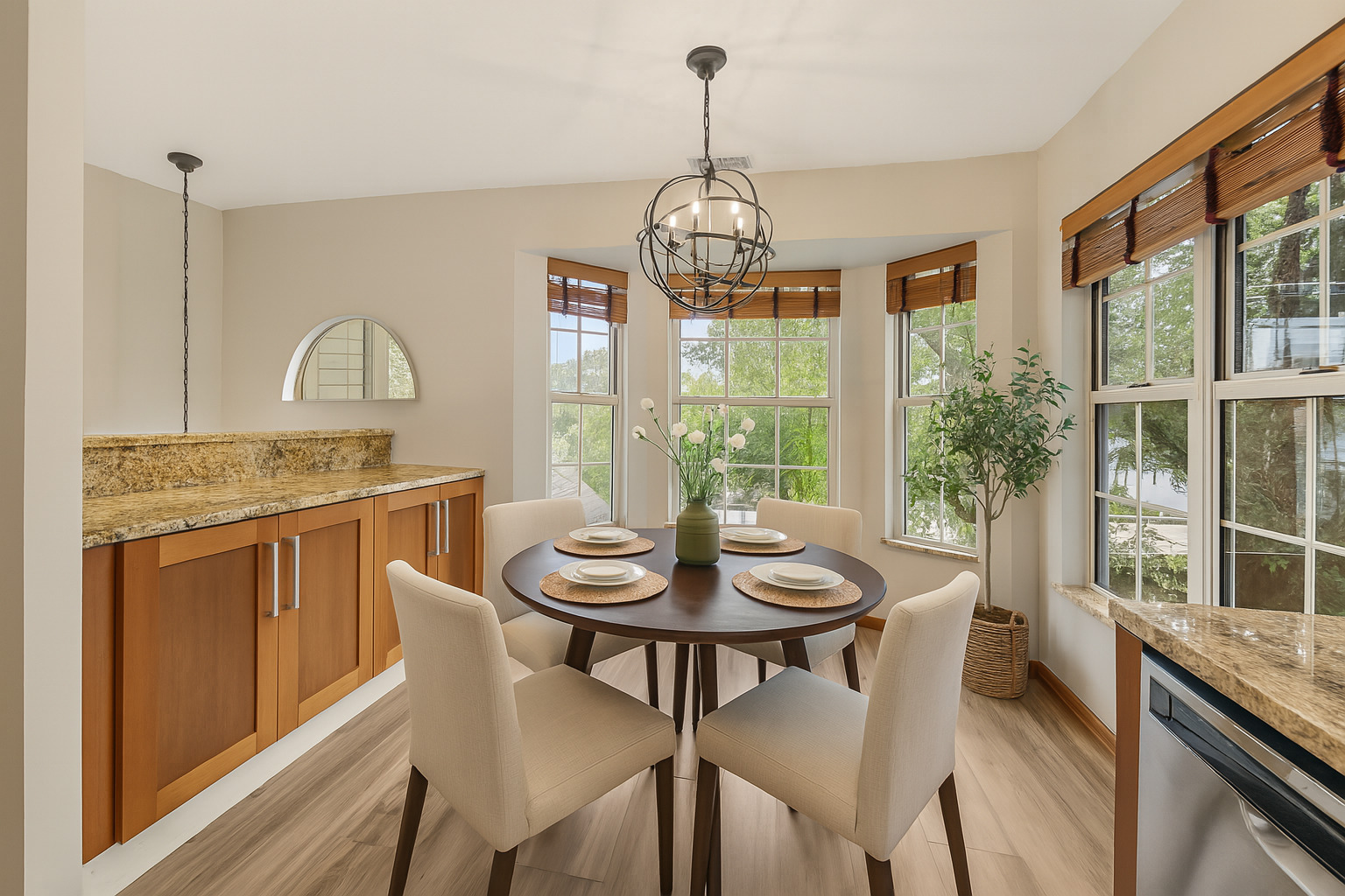 Schaumburg, Illinois 60193, United States, 2 Bedrooms Bedrooms, ,2 BathroomsBathrooms,Residential,Contingent,217598