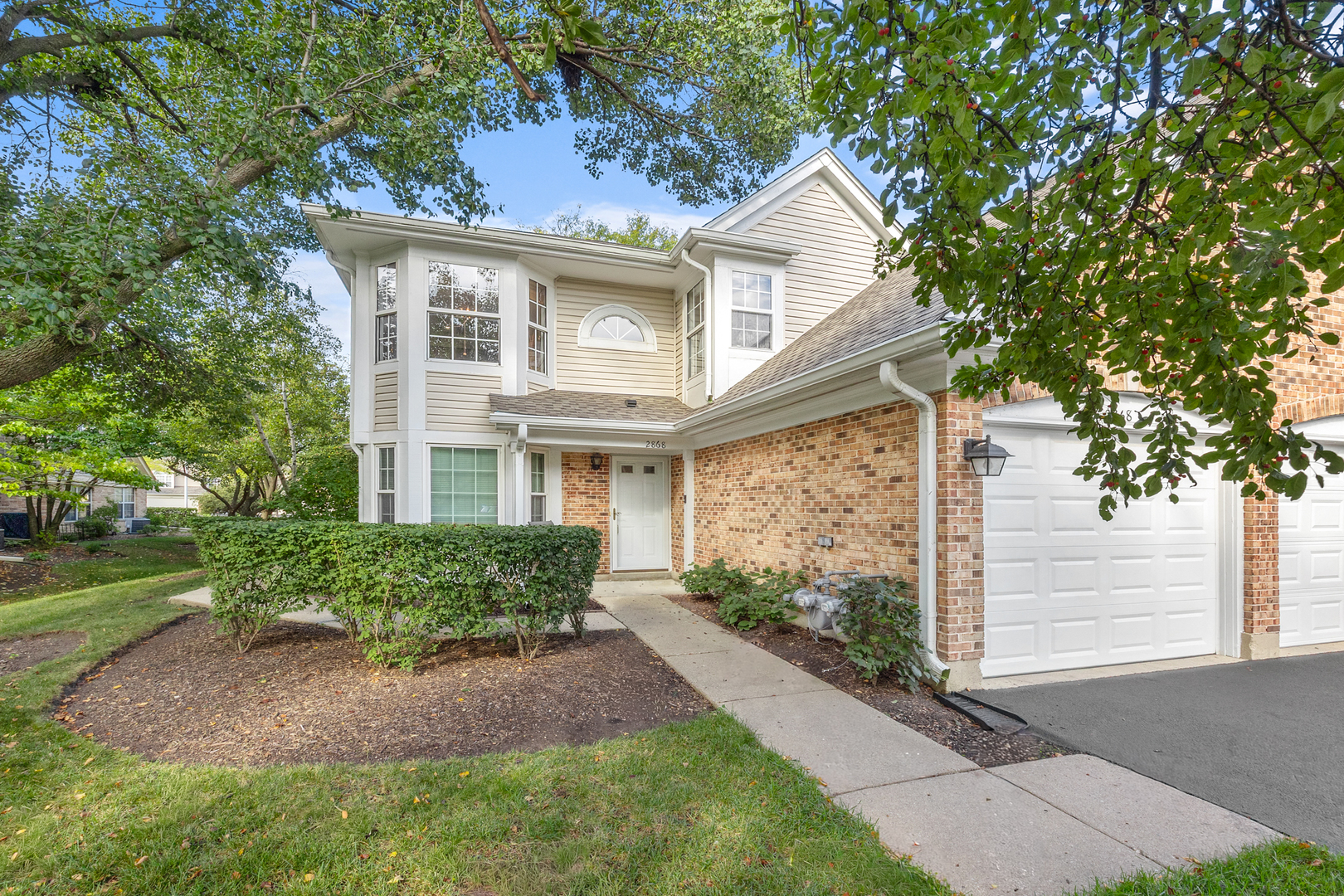 Schaumburg, Illinois 60193, United States, 2 Bedrooms Bedrooms, ,2 BathroomsBathrooms,Residential,Contingent,217598