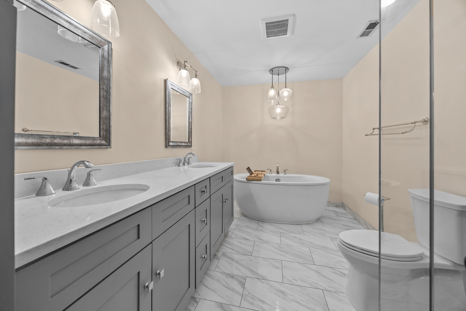 Schaumburg, Illinois 60193, United States, 2 Bedrooms Bedrooms, ,2 BathroomsBathrooms,Residential,Contingent,217598