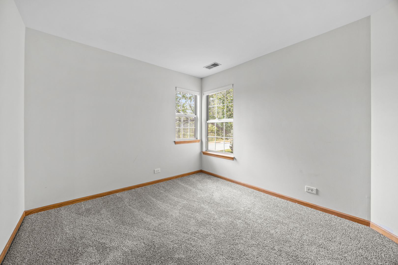 Schaumburg, Illinois 60193, United States, 2 Bedrooms Bedrooms, ,2 BathroomsBathrooms,Residential,Contingent,217598