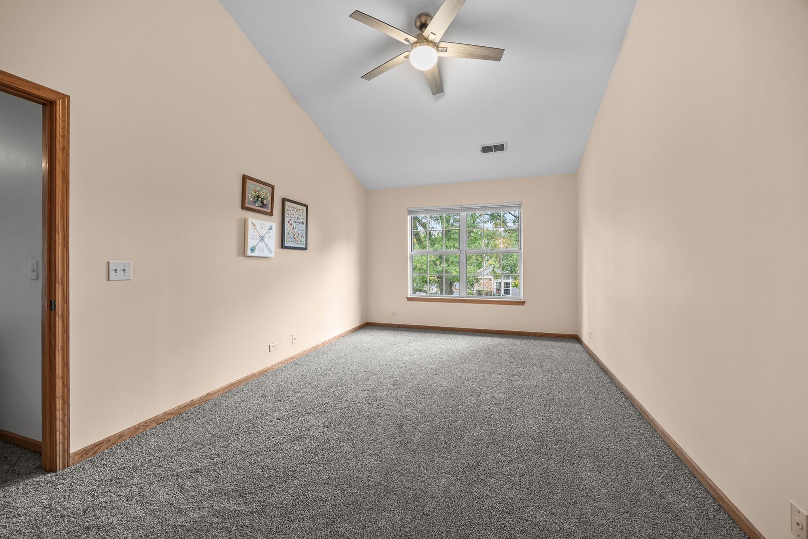 Schaumburg, Illinois 60193, United States, 2 Bedrooms Bedrooms, ,2 BathroomsBathrooms,Residential,Contingent,217598