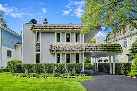 Photo of 400 S Crescent Avenue, Park Ridge, IL 60068 (MLS # 12577270)