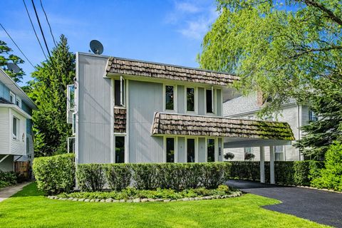 Tiny photo for 400 S Crescent Avenue, Park Ridge, IL 60068 (MLS # 12577270)