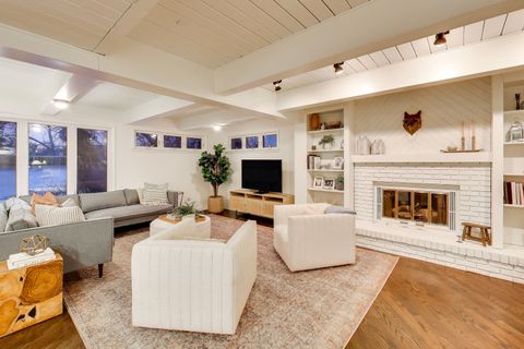 Tiny photo for 400 S Crescent Avenue, Park Ridge, IL 60068 (MLS # 12577270)