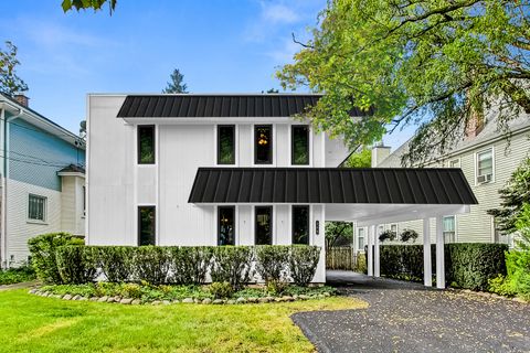 Tiny photo for 400 S Crescent Avenue, Park Ridge, IL 60068 (MLS # 12577270)