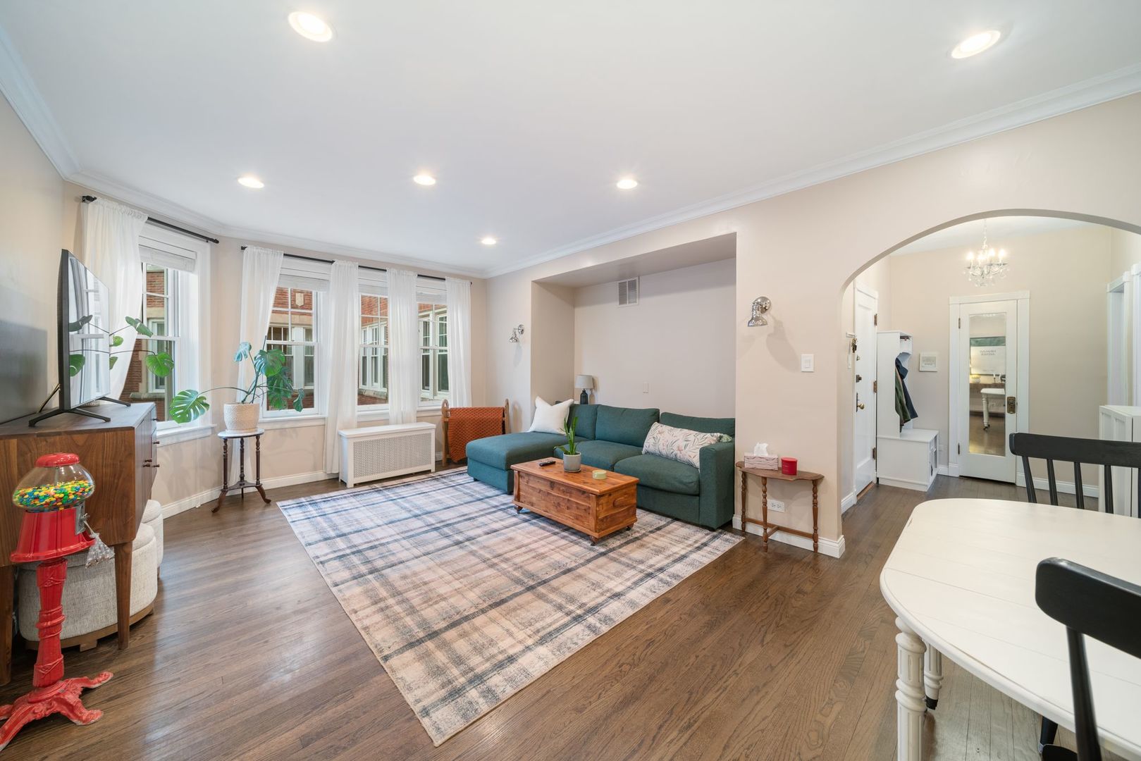 738 Hinman Avenue 2E