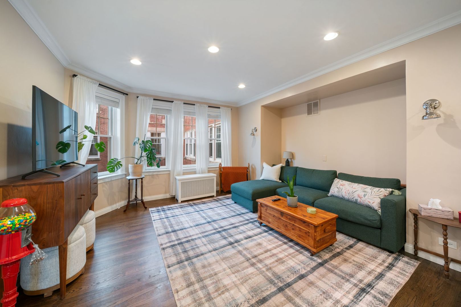 738 Hinman Avenue 2E