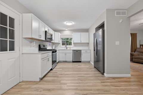 Tiny photo for 8 Ivey Court, Bloomington, IL 61701 (MLS # 12629826)