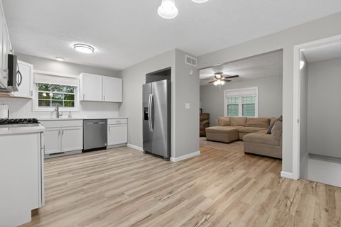 Tiny photo for 8 Ivey Court, Bloomington, IL 61701 (MLS # 12629826)